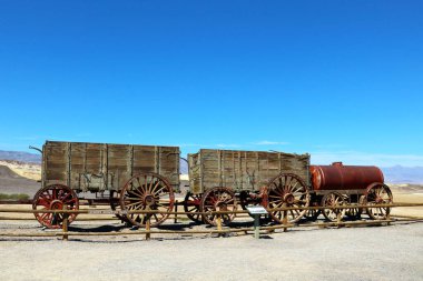 Arizona, ABD, 5 Eylül 2018: Çöldeki eski tren vagonları