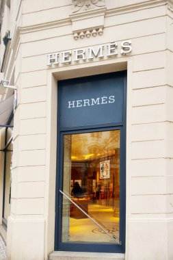 Prag, Çek Cumhuriyeti, 14 Kasım 2022 ünlü moda mağazası HERMES