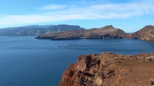 Atlantik Okyanusu Ndaki Madeira Adası Nın Kayalık Kıyılarının Güzel Manzarası — Stok video