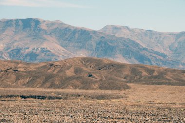 Amerika Parkı 'ndaki çöl dağlarının parlak renkleri
