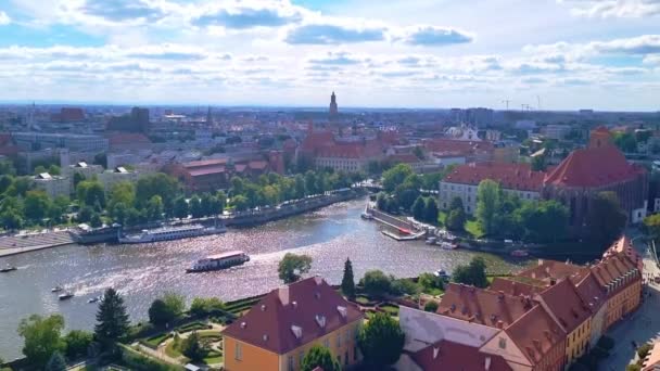 Wrocław Polska Sierpnia 2023 Widok Wysokości Wrocławia Odry Statki Pływają — Wideo stockowe