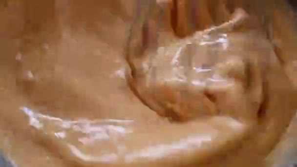 Смешивать Тесто Тарелке Домашние Торты — стоковое видео