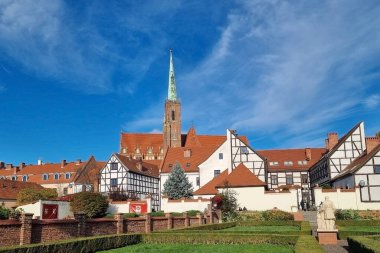 Wroclaw, Polonya, 15 Ekim 2023: Wroclaw şehrinin eski güzel mimarisi