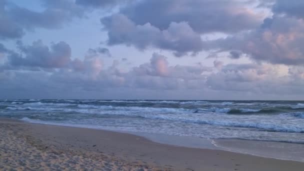 Widok Morze Piaszczyste Wybrzeże Zachodzie Słońca — Wideo stockowe