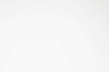 Temiz, minimalist beyaz bir zemin basit ve çok yönlü bir tuval sunuyor. Sanat, fotoğrafçılık, tasarım projeleri ve profesyonel sunumlarda kullanım için idealdir, konuya odaklanmayı artıran tarafsız bir zemin sağlar.