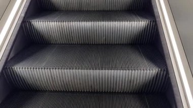 Kentsel Ayarlarda Modern Yürüyen Merdivenler - Mimarlık Projeleri Endüstriyel Tasarım Konsepti