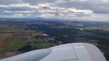 Uçak Penceresinden Gökyüzü Manzarası Kırsal Manzarası