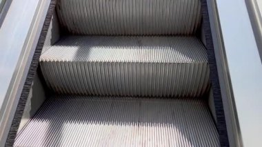 Kentsel Taşımacılık Konsepti - Modern Yürüyen Merdivenler Mimarlık ve Seyahat İçin Tasarım