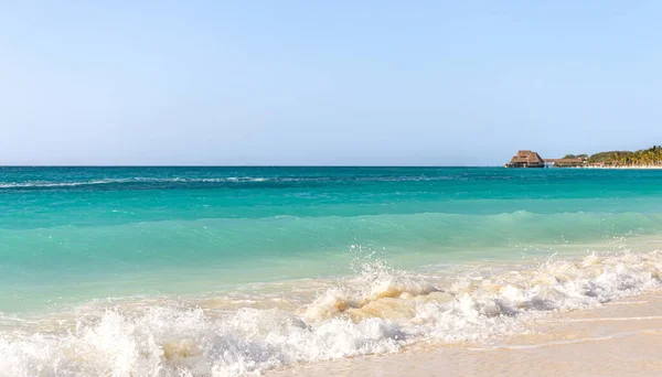 Kendwa Tropischer Strand Auf Der Insel Sansibar Und Türkisfarbenes Wasser Stockbild