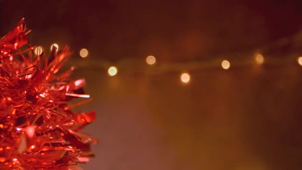 Navidad Guirnalda Roja Tinsel Decoración Luces Parpadeando Hermoso Espacio Copia — Vídeos de Stock