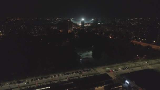 Voo Sobre Uma Cidade Noite Acende Carros Drone Aéreo Disparado — Vídeo de Stock