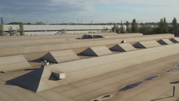 Roof Warehouse Ventilation Cooling System Reveals Construction Machineryaerial Drone Footage — Stock Video