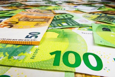 Düşük açılı banknot arkaplanı EURO faturası