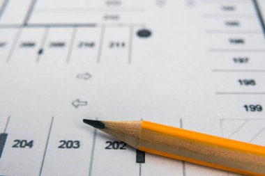 Grafit kalem ve ev planlarını kapat