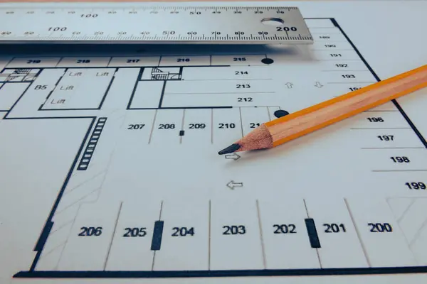 Cetvel planı ve kalem yaratıcılığı