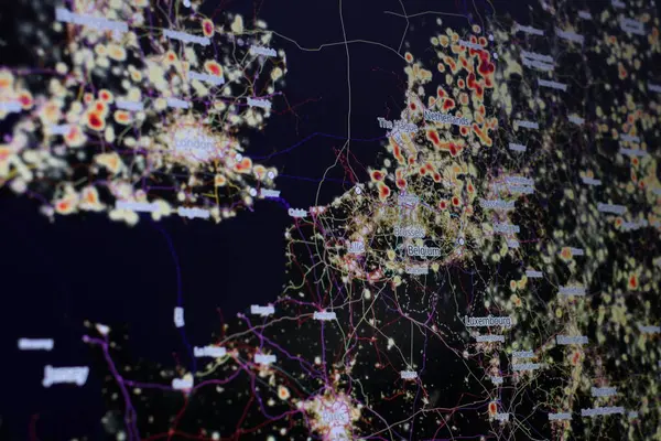 Yakıt gazı ve elektrik altyapısı Avrupa gece haritası Bilgisayar ekran görüntüsü