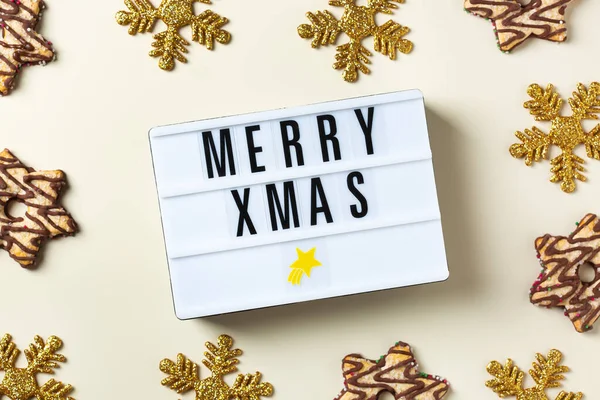 クリスマスのコンセプト クッキーとクリスマスの背景 上からの眺め 創造的なフラットレイアウト — ストック写真