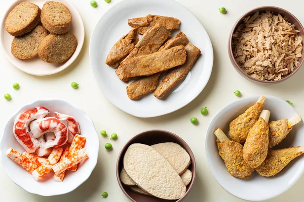 Variedade Carne Baseada Fábrica Uma Mesa Alimentos Para Reduzir Pegada — Fotografia de Stock