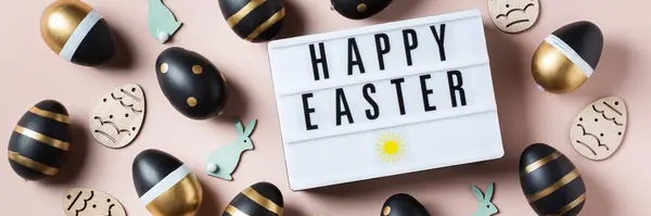 Joyeux Cadre Pâques Avec Des Œufs Dorés Blancs Pointillés Noirs Image En Vente