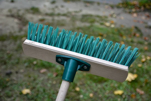 绿色塑料扫帚 用于扫地的塑料扫帚 — 图库照片