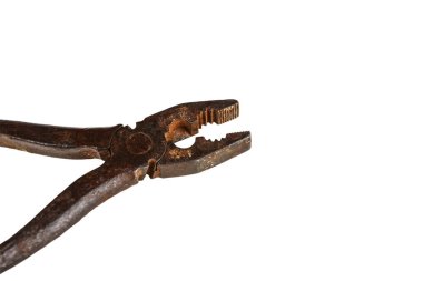 Eski paslı pense aletleri. Beyaz arka planda kullanılmış ve paslı pense. Çelik ve eski pense .