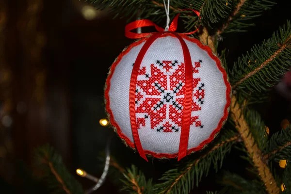 Lviv Ukraina Desember 2022 Mainan Natal Bulat Buatan Tangan Dengan — Stok Foto