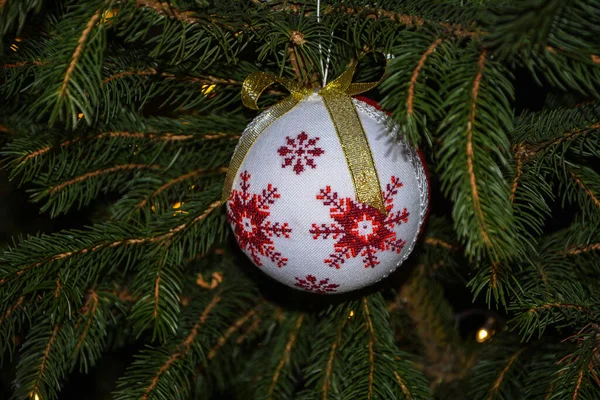 Lviv Ukraina Desember 2022 Mainan Natal Bulat Buatan Tangan Dengan — Stok Foto