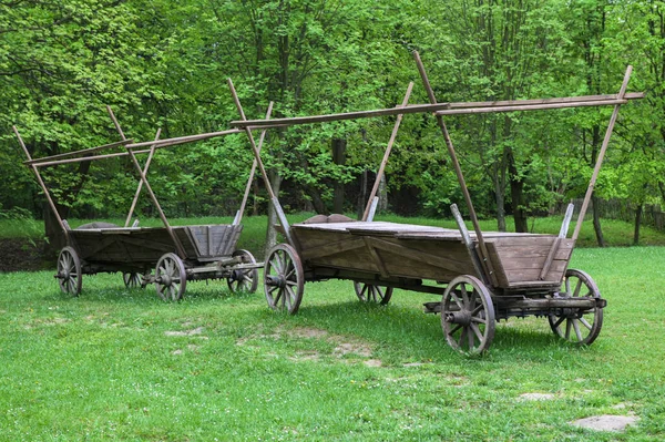 Stary Drewniany Wózek Zabytkowy Rural Stary Drewniany Wózek Dużymi Kołami — Zdjęcie stockowe