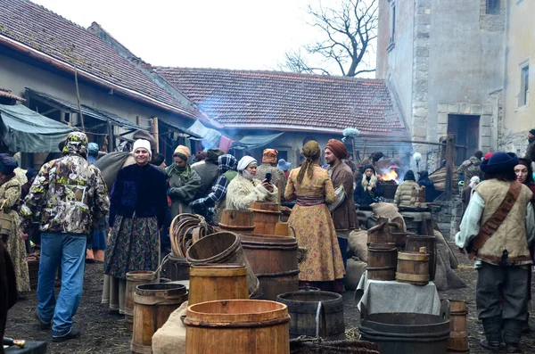 Svirzh Castle.Lviv bölgesi. Ukrayna. 2019. Ukraynalı yönetmen Oles Sanin 'in Dovbush adlı macera filminin çekimleri sırasında bazı anlar.