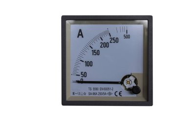 Beyaz zemin üzerinde standart elektrik sembolleri bulunan, analog kadranlı büyük bir sanayi ammetresi.