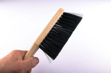 Temizlik için uzun saplı fırça. Aletler ev temizliği için çok uygun..