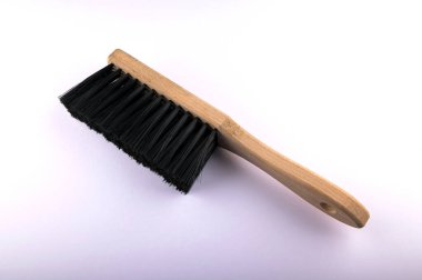 Temizlik için uzun saplı fırça. Aletler ev temizliği için çok uygun..