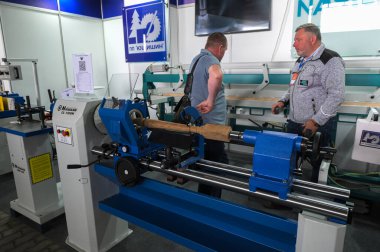 Lviv, Ukrayna. 30 Ocak 2024. Ahşap işçiliği sergisi. Geleneksel ahşap ticareti ve işçiliği..