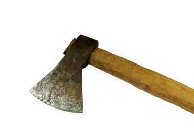 Beyaz arka planda tahta saplı geleneksel balta. Marangoz aletleri. Beyaz arka planda tahta saplı geleneksel balta..