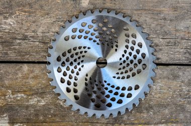 Yuvarlak çim biçici başlığını kapat. Kesici için testere, metal testere bıçağı, farklı tipte çim biçme diskleri...