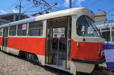 Lviv.Ukrayna. 24 Ağustos 2023 Lviv.T4 SU tramvaylarının sergilendiği sergi..