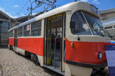 Lviv.Ukrayna. 24 Ağustos 2023 Lviv.T4 SU tramvaylarının sergilendiği sergi..