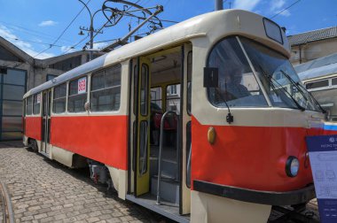 Lviv.Ukrayna. 24 Ağustos 2023 Lviv.T4 SU tramvaylarının sergilendiği sergi..