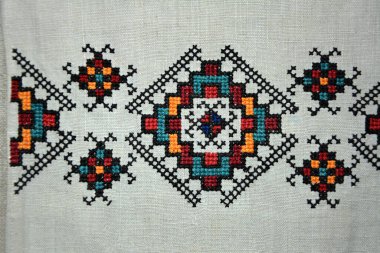 Ukrayna halk dekoratif nakışı. Ukrayna nakışı süsü. Geleneksel Ukrayna halk sanatı örnekleri tekstil kumaşına nakış işledi.