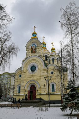 Rivne, Ukrayna. 15 Şubat 2025. Rivne 'nin merkezindeki Ukrayna Ortodoks Kilisesi' nin Kutsal Diriliş Katedrali. Katedral Sovyet döneminde bir ateizm müzesiydi.