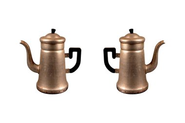 Sovyet döneminden kalma metalden yapılmış eski moda bir kahve makinesi. Eski mutfak aletleri.