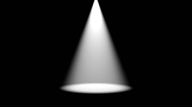 Siyah bir arka plan üzerine kurulmuş beyaz bir spot ışığı. Kompozisyon için ideal. Duvar kağıdı, afiş, kopyalama alanı. Atmosferik ışık.