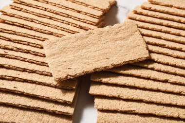 Çıtır ekmek yığınları üst görünüm