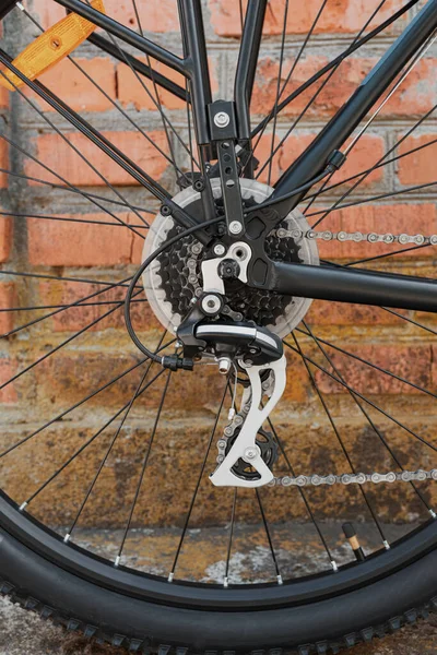 Rueda Trasera Una Bicicleta Montaña Con Desviador Frenos —  Fotos de Stock