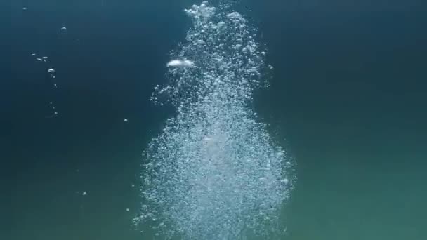 Steady Shot Underwater Bubbles Moving Surface — Stock Video