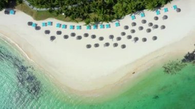 Mauritius adasındaki paradisaic kıyı bölgelerinin insansız hava aracı görüntüleri..