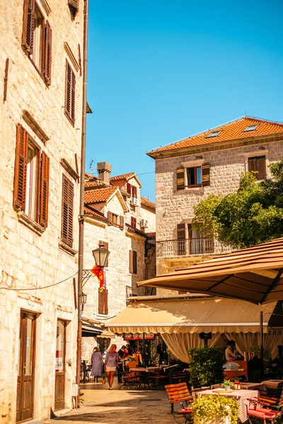Kotor Montenegró 2021 Szeptember Gyönyörű Középkori Ház Látképe Kotor Óvárosában Jogdíjmentes Stock Fotók
