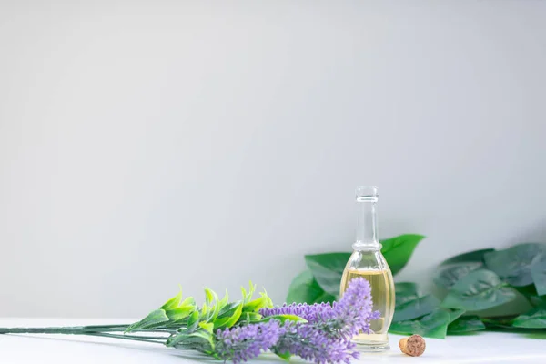 Essential Oil Glass Bottle Lavender Flowers Front View Leaves Background — Stock Photo, Image