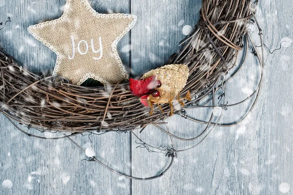 Rustieke Kerstkrans Winter Sneeuw Met Vreugde Decoratie — Stockfoto