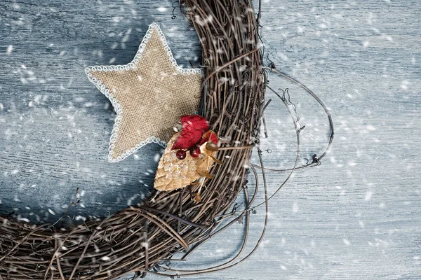 Close Rustic Christmas Wreath Winter Snow — Stock Photo, Image